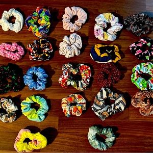 22 women random scrunchies